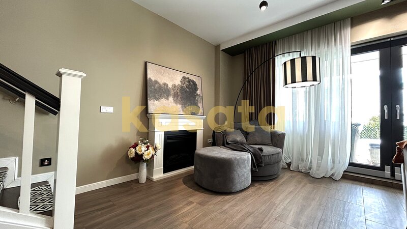 Cosmopolis, vila complet renovata, premium, mansarda amenajata.