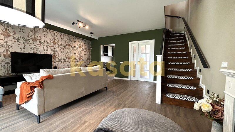 Cosmopolis, vila complet renovata, premium, mansarda amenajata.